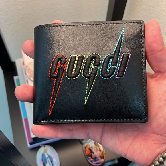 Gucci Embroidered Bi-Fold Wallet - Picture 8 of 9